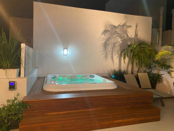 Imagem Cobertura com 2 Quartos para Temporada, 75 m² em Jurerê Internacional - Florianópolis