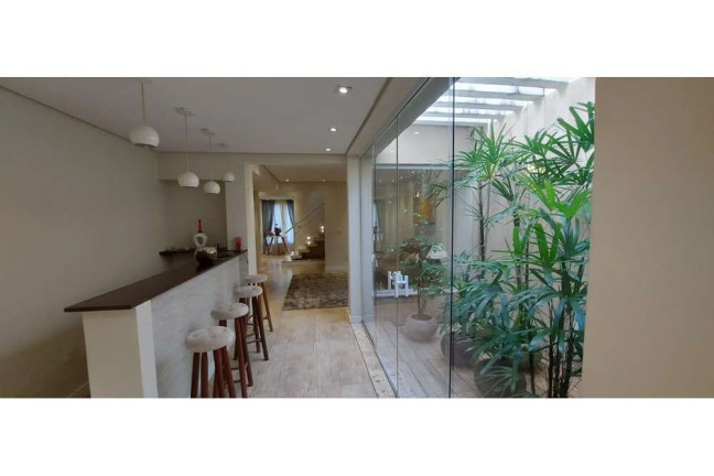 Casa com 4 Quartos à Venda, 300 m² em Cambuci - São Paulo