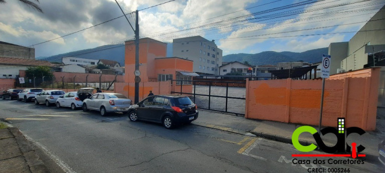 Terreno à Venda, 1.457 m² em Centro - Poços De Caldas