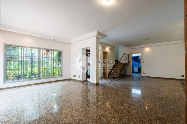 Sobrado com 3 Quartos à Venda, 261 m² em Moema - São Paulo