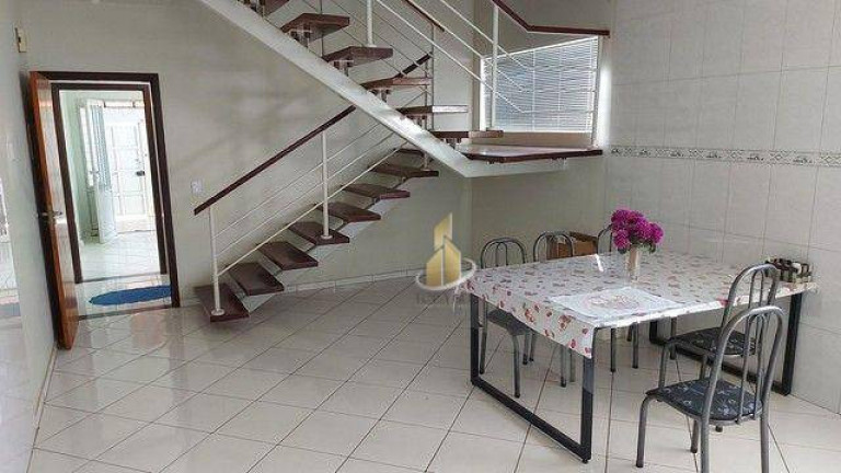 Sobrado com 5 Quartos à Venda, 319 m² em Loteamento Residencial Vista Linda - São José Dos Campos