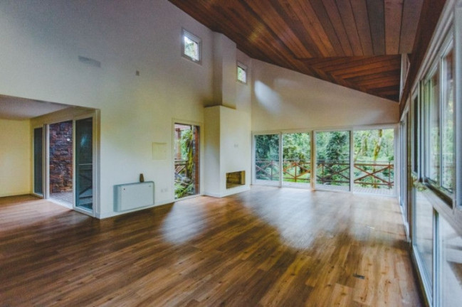 Imagem Casa de Condomínio com 4 Quartos à Venda, 389 m² em Centro - Gramado