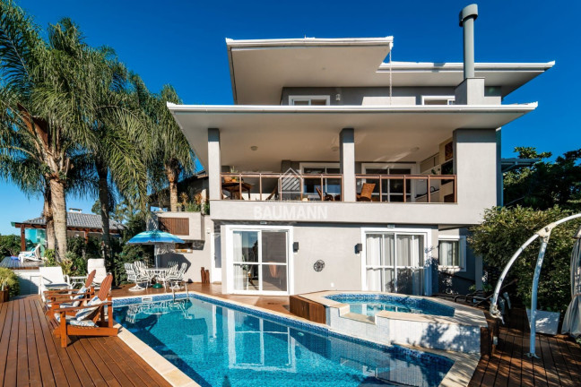 Imagem Casa com 7 Quartos à Venda, 408 m² em Centro - Bombinhas