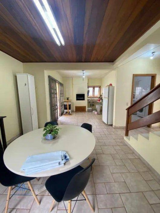 Imagem Casa com 4 Quartos à Venda, 315 m² em Trindade - Florianópolis Imagem Casa com 4 Quartos à Venda, 315 m² em Trindade - Florianópolis