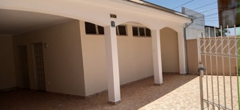 Casa com 3 Quartos para Alugar, 295 m² em Bauru