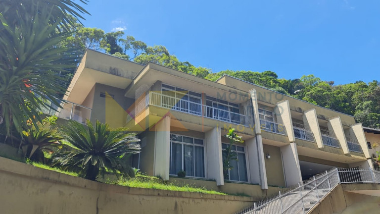 Imagem Casa com 6 Quartos à Venda, 370 m² em Centro - Blumenau Imagem Casa com 6 Quartos à Venda, 370 m² em Centro - Blumenau