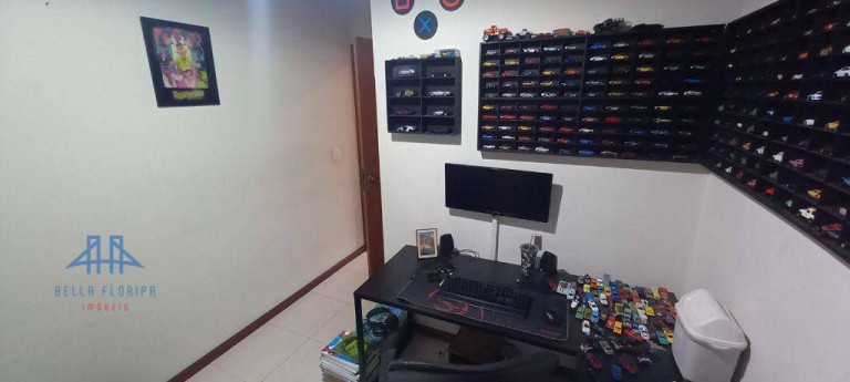 Imagem Casa com 3 Quartos à Venda, 243 m² em Córrego Grande - Florianópolis