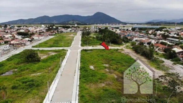 Terreno à Venda, 468 m² em Carianos - Florianópolis