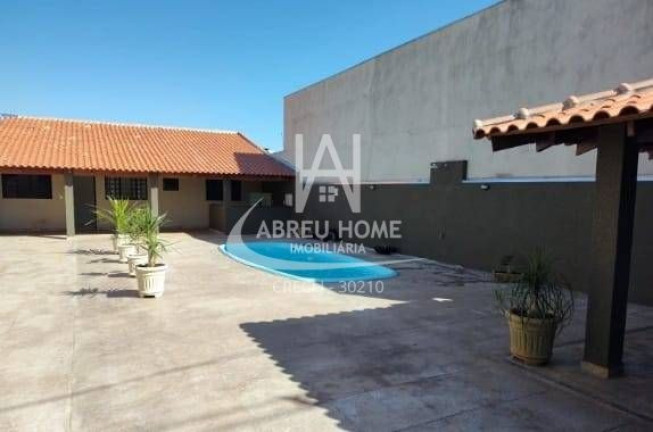 Casa com 2 Quartos à Venda, 70 m²