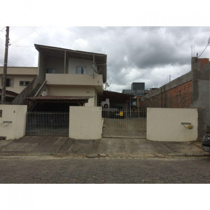 Imagem Casa com 4 Quartos à Venda, em Monte Alegre - Camboriú Imagem Casa com 4 Quartos à Venda, em Monte Alegre - Camboriú