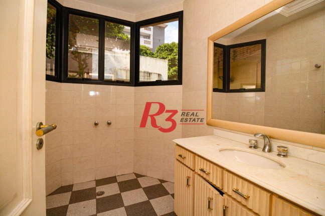 Imagem Sobrado com 3 Quartos para Alugar, 240 m² em Gonzaga - Santos