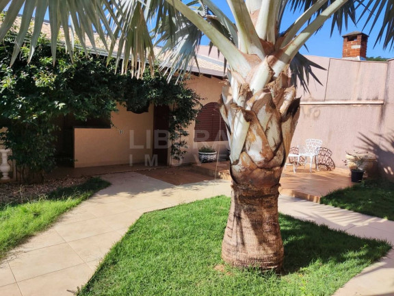 Imagem Casa com 3 Quartos à Venda, 293 m² em Champagnat - Londrina