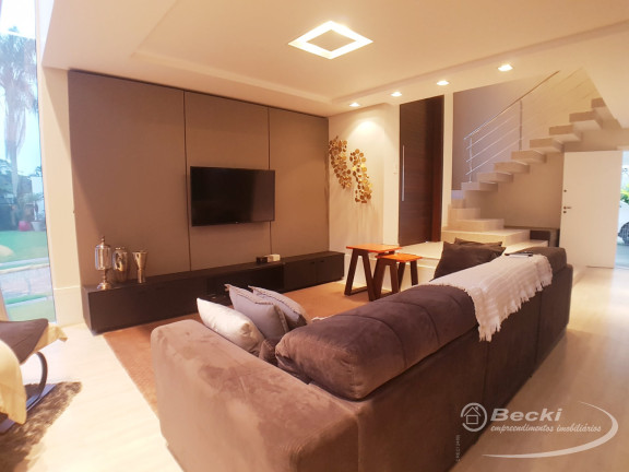 Casa de Condomínio com 4 Quartos à Venda, 594 m² em América - Joinville