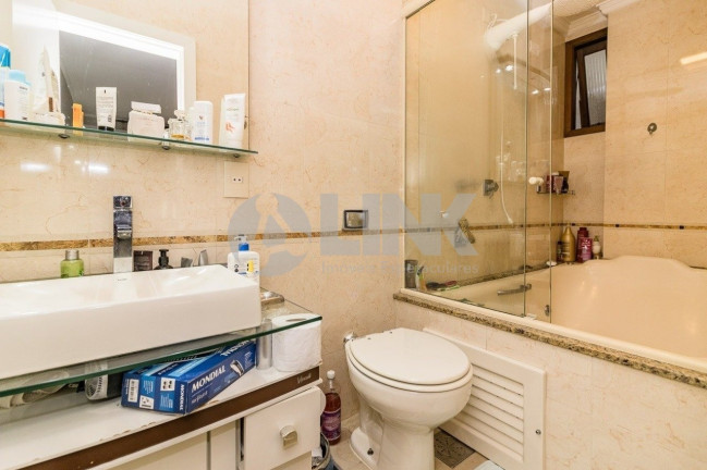Imagem Imóvel com 3 Quartos à Venda, 211 m² em Jardim Lindóia - Porto Alegre