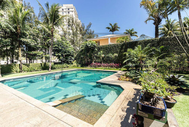 Casa com 4 Quartos à Venda, 1.099 m² em Barra Da Tijuca - Rio De Janeiro