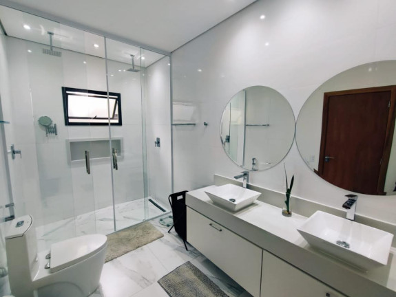 Imagem Imóvel com 3 Quartos à Venda, 187 m² Imagem Imóvel com 3 Quartos à Venda, 187 m²