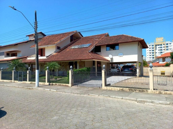 Imagem Casa com 5 Quartos à Venda, 436 m² em Centro - Palhoça