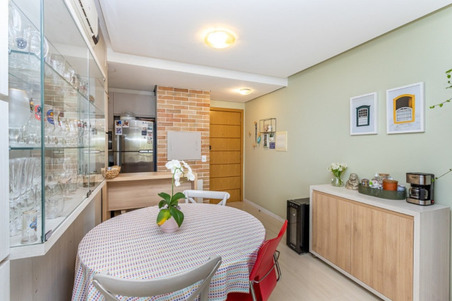 Imagem Apartamento com 2 Quartos à Venda, 67 m² em Passo Da Areia - Porto Alegre
