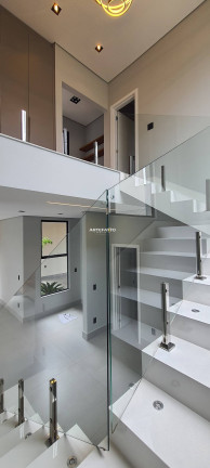 Imagem Imóvel com 4 Quartos à Venda, 250 m² Imagem Imóvel com 4 Quartos à Venda, 250 m²