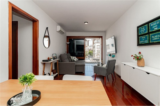 Imagem Apartamento com 2 Quartos à Venda, 117 m² em Moinhos De Vento - Porto Alegre Imagem Apartamento com 2 Quartos à Venda, 117 m² em Moinhos De Vento - Porto Alegre