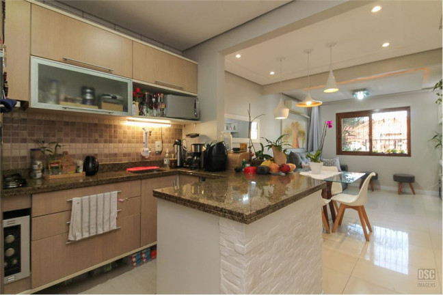 Imagem Casa com 3 Quartos à Venda, em Hípica - Porto Alegre Imagem Casa com 3 Quartos à Venda, em Hípica - Porto Alegre