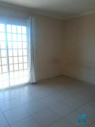 Imagem Sobrado com 4 Quartos à Venda, 209 m² em Uvaranas - Ponta Grossa