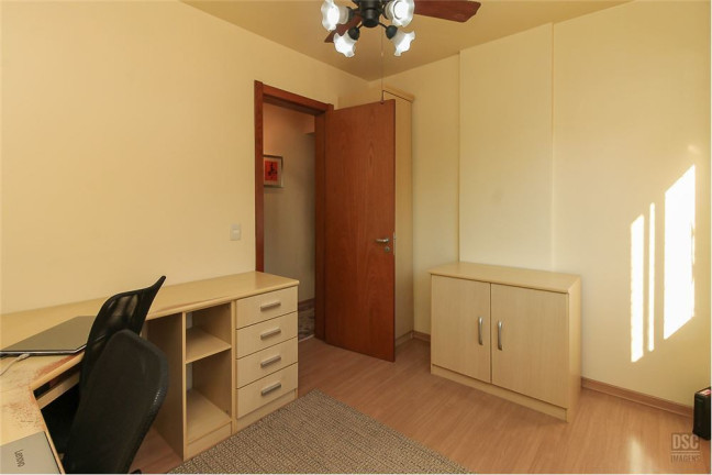 Imagem Imóvel com 3 Quartos à Venda, em Boa Vista - Porto Alegre Imagem Imóvel com 3 Quartos à Venda, em Boa Vista - Porto Alegre