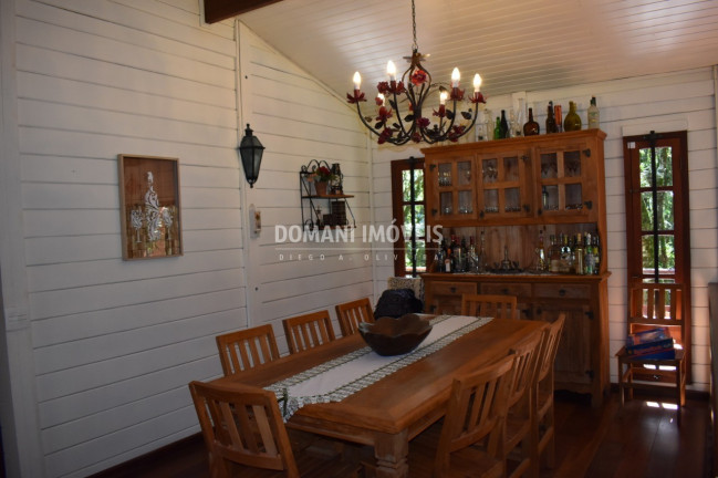 Imagem Casa com 4 Quartos à Venda, 190 m² em Região Do Alto Da Boa Vista - Campos Do Jordão