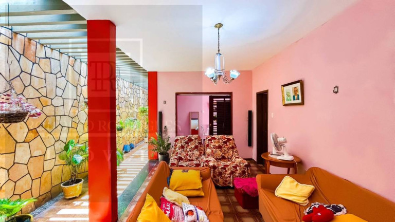 Imagem Casa com 7 Quartos à Venda, 300 m² Imagem Casa com 7 Quartos à Venda, 300 m²