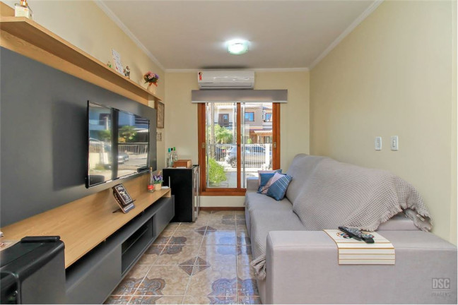 Imagem Casa com 3 Quartos à Venda, em Hípica - Porto Alegre Imagem Casa com 3 Quartos à Venda, em Hípica - Porto Alegre