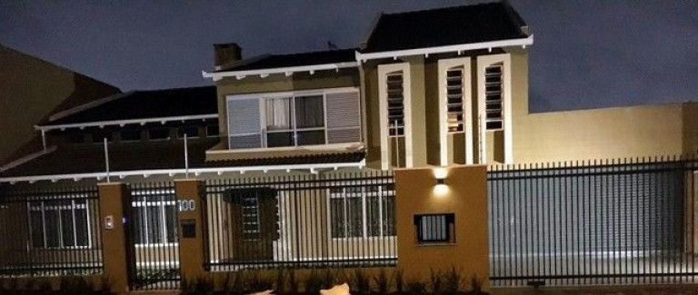 Imagem Casa com 4 Quartos à Venda, 366 m² em Guaíra - Curitiba