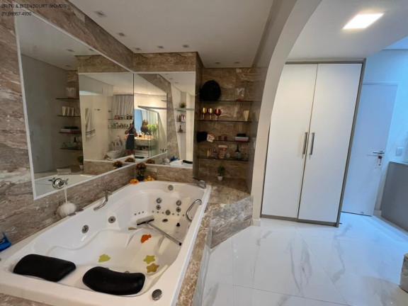 Imagem Imóvel com 5 Quartos à Venda, 237 m² em Barra - Salvador Imagem Imóvel com 5 Quartos à Venda, 237 m² em Barra - Salvador