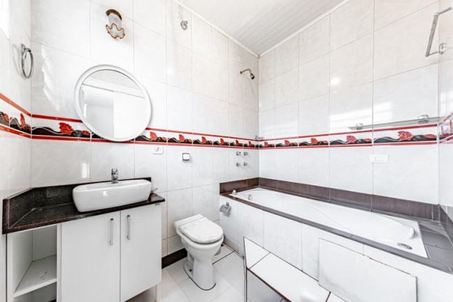 Imagem Sobrado com 5 Quartos à Venda,  em Atuba - Curitiba