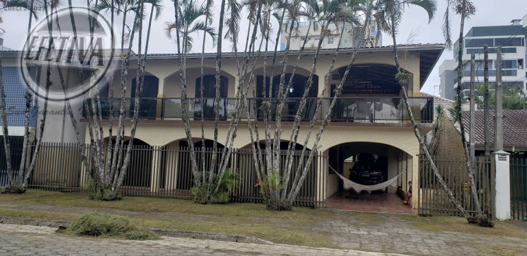 Casa com 5 Quartos à Venda, 420 m² em Centro - Guaratuba