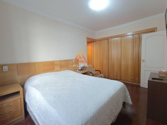 Imagem Apartamento com 4 Quartos à Venda, 145 m²
