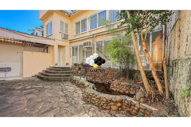 Casa com 4 Quartos à Venda, 245 m² em Petrópolis - Porto Alegre