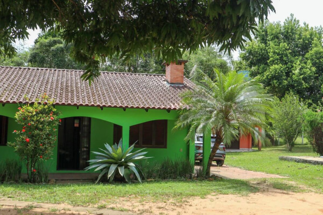 Imagem Casa com 4 Quartos à Venda, 4.672 m² em águas Claras - Viamão