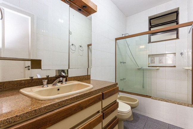 Imagem Imóvel com 3 Quartos à Venda, 126 m² em Copacabana - Rio De Janeiro Imagem Imóvel com 3 Quartos à Venda, 126 m² em Copacabana - Rio De Janeiro