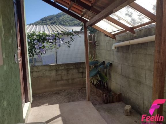 Imagem Casa com 2 Quartos à Venda, 120 m² em Rio Tavares - Florianópolis