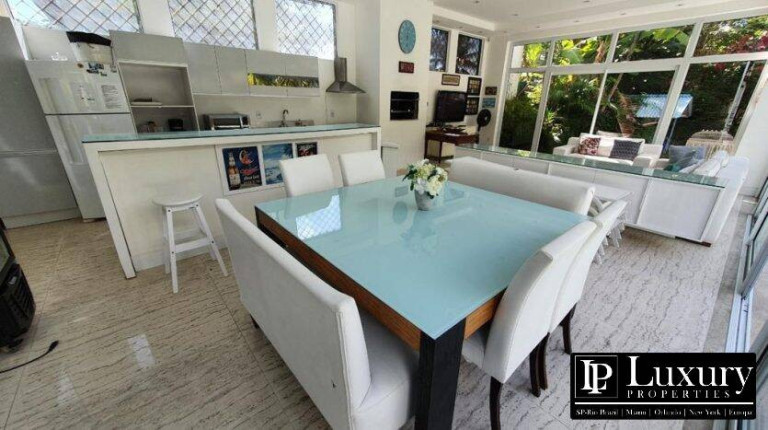 Imagem Casa com 7 Quartos à Venda, em Praia Brava - Florianópolis Imagem Casa com 7 Quartos à Venda, em Praia Brava - Florianópolis