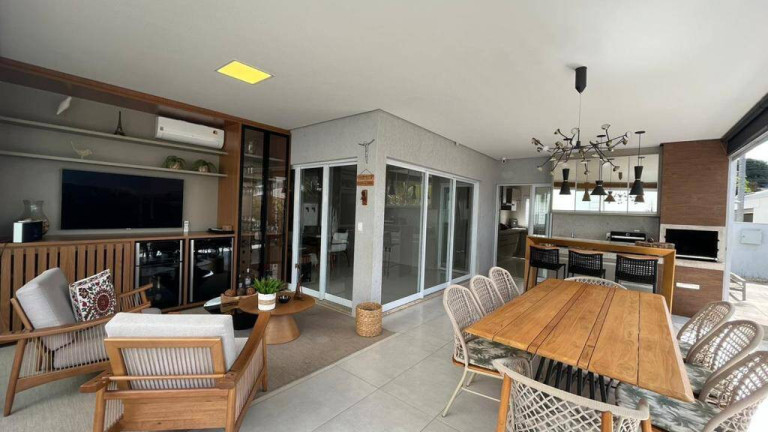 Imagem Casa com 3 Quartos à Venda, 255 m² em Alphaville Flamboyant Residencial Araguaia - Goiânia Imagem Casa com 3 Quartos à Venda, 255 m² em Alphaville Flamboyant Residencial Araguaia - Goiânia