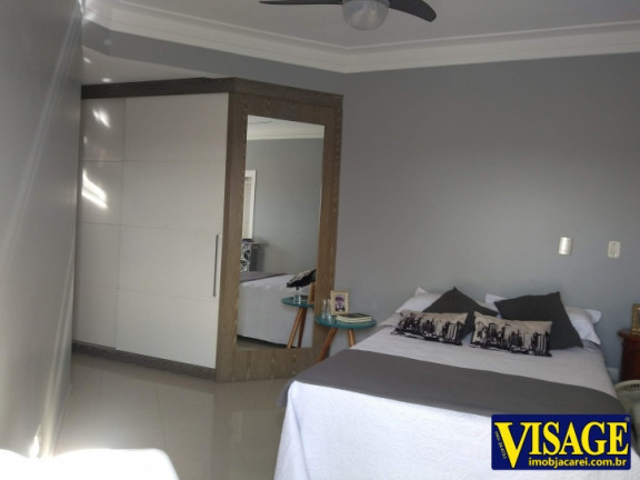 Imagem Casa com 4 Quartos à Venda, em Jd. Coleginho - Jacareí Imagem Casa com 4 Quartos à Venda, em Jd. Coleginho - Jacareí