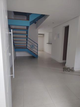 Imagem Sobrado com 3 Quartos à Venda, 230 m² em Lomba Do Pinheiro - Porto Alegre