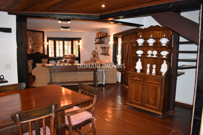 Imagem Casa com 6 Quartos à Venda, 565 m² em Região De Capivari - Campos Do Jordão