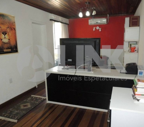 Imagem Casa com 3 Quartos à Venda, 300 m² em Chácara Das Pedras - Porto Alegre