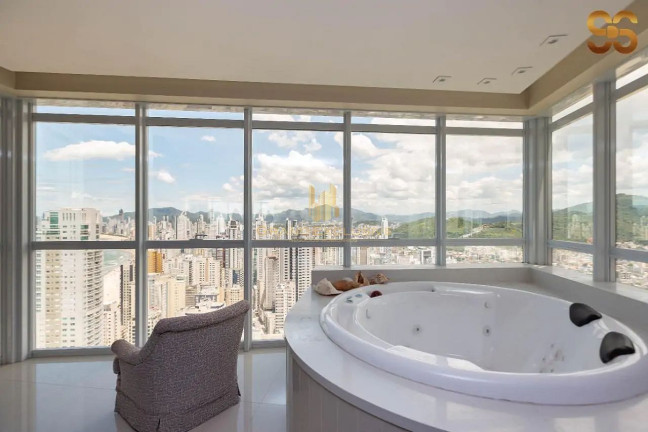 Apartamento com 4 Quartos à Venda, 228 m² em Pioneiros - Balneário Camboriú