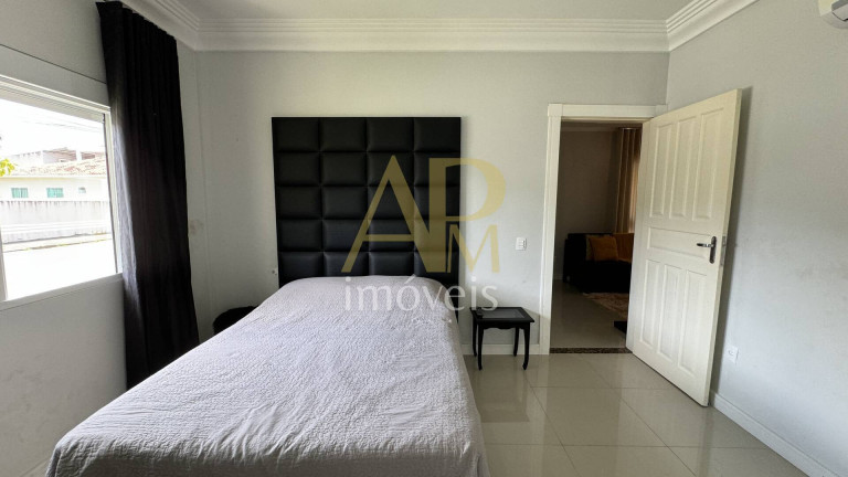 Imagem Casa com 4 Quartos à Venda, 286 m² em Praia João Rosa - Biguaçu Imagem Casa com 4 Quartos à Venda, 286 m² em Praia João Rosa - Biguaçu