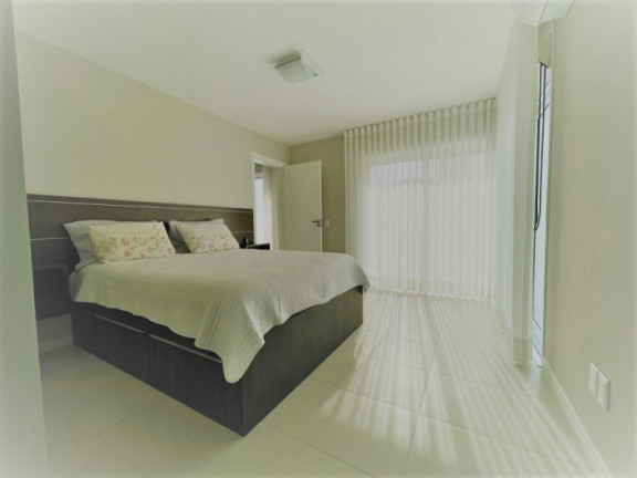 Imagem Casa com 3 Quartos à Venda, 387 m²