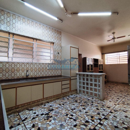 Imagem Casa com 3 Quartos à Venda, 208 m² em Centro - Birigui