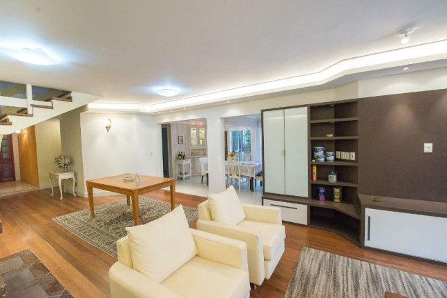 Imagem Casa com 4 Quartos à Venda, 272 m² em Rio Branco - Porto Alegre